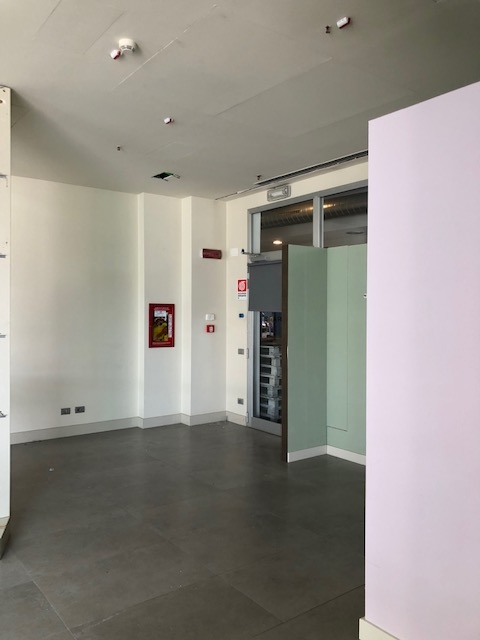 negozio vendita Suisio BG Hypo Vorarlberg Immo Italia ingresso