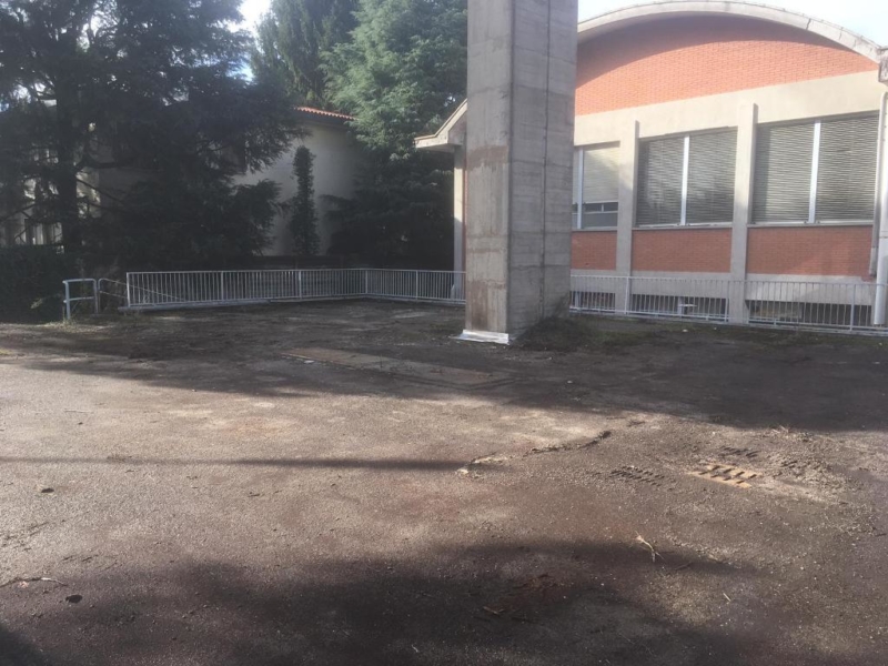 Capannne in vendita Tradate VA Lombardia Hypo Vorarlberg Immo Italia vista piazzale interno
