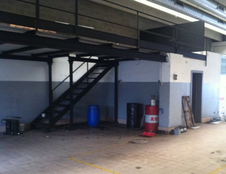 Laboratorio in vendita Olgiate Comasco VR Veneto Hypo Vorarlberg Immo Italia soppalco