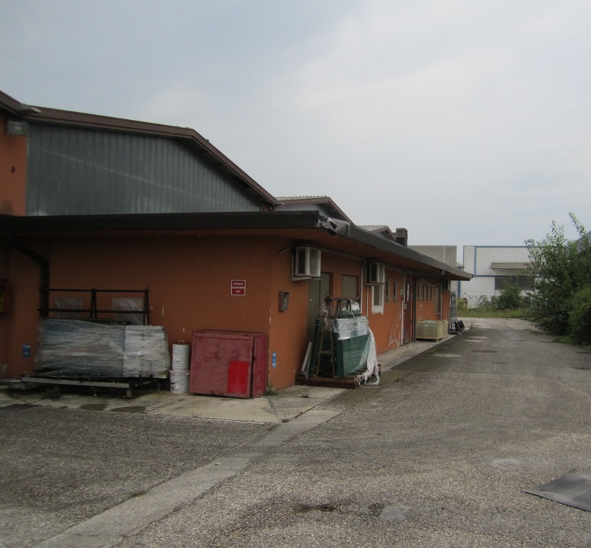 Magazzino in vendita San Giovanni al Natisone UD Friuli Venezia Giulia esterno