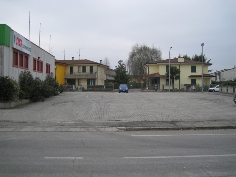 Supermercato in vendita Merlara PD Veneto Hypo Vorarlberg Immo Italia piazzale